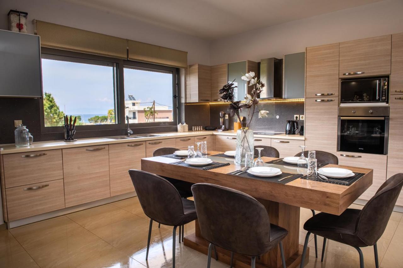Odyssea Seaside With Sea View And Pool Apartmán